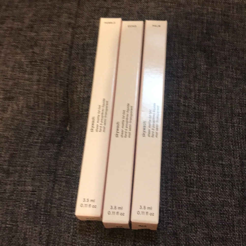 Glossier Skywash Sheer Matte Lid Tints